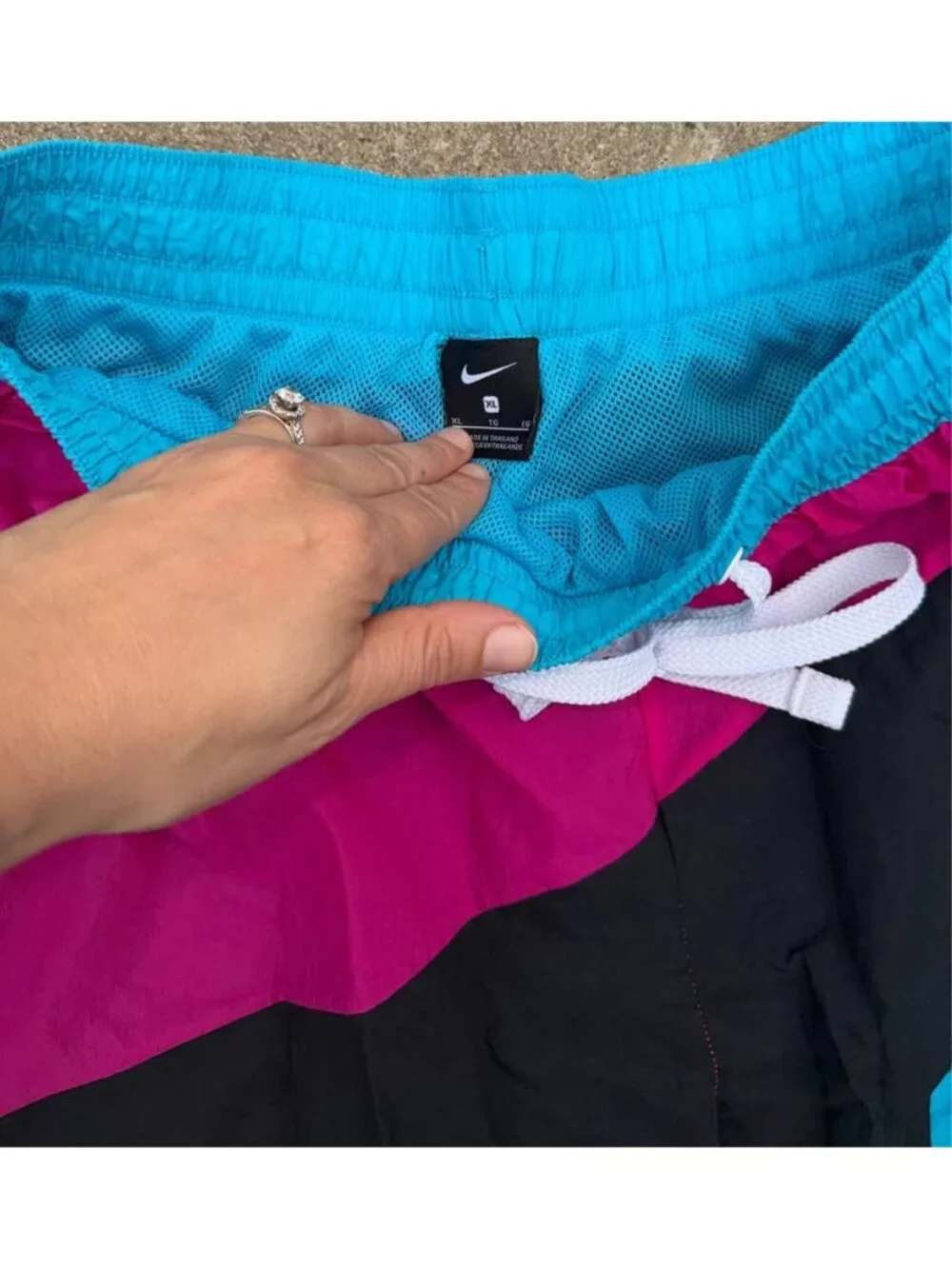 Nike throw back futura basketball shorts. Mens XL - Picture 5 of 7